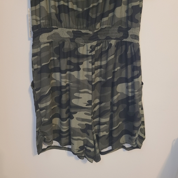 Derek Heart | Women's Green and Black Camouflage Tie-Shoulder Romper (Size 2X) - Picture 12 of 13